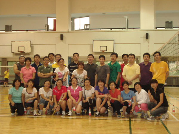 計(jì)鵬公司第四屆（2011年(nián)度）羽毛球比賽順利舉行(xíng)