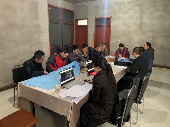 公司技(jì)術(shù)人(rén)員(yuán)對(duì)《山(shān)東(dōng)省菏澤市(shì)東(dōng)明(míng)武勝（50MW）風(fēng)電(diàn)項目》進行(xíng)技(jì)術(shù)交底工(gōng)作(zuò)