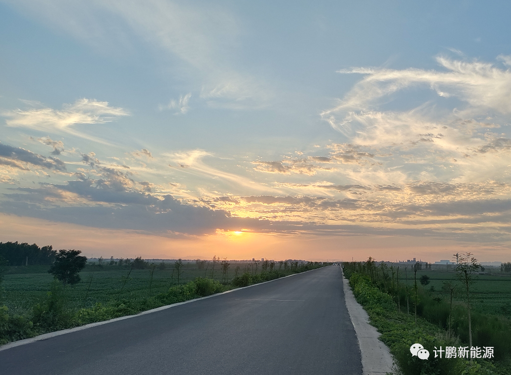 【計(jì)鵬視(shì)角】高(gāo)速匝道(dào)空(kōng)閑地(dì)帶開(kāi)發光(guāng)伏的(de)可(kě)行(xíng)性