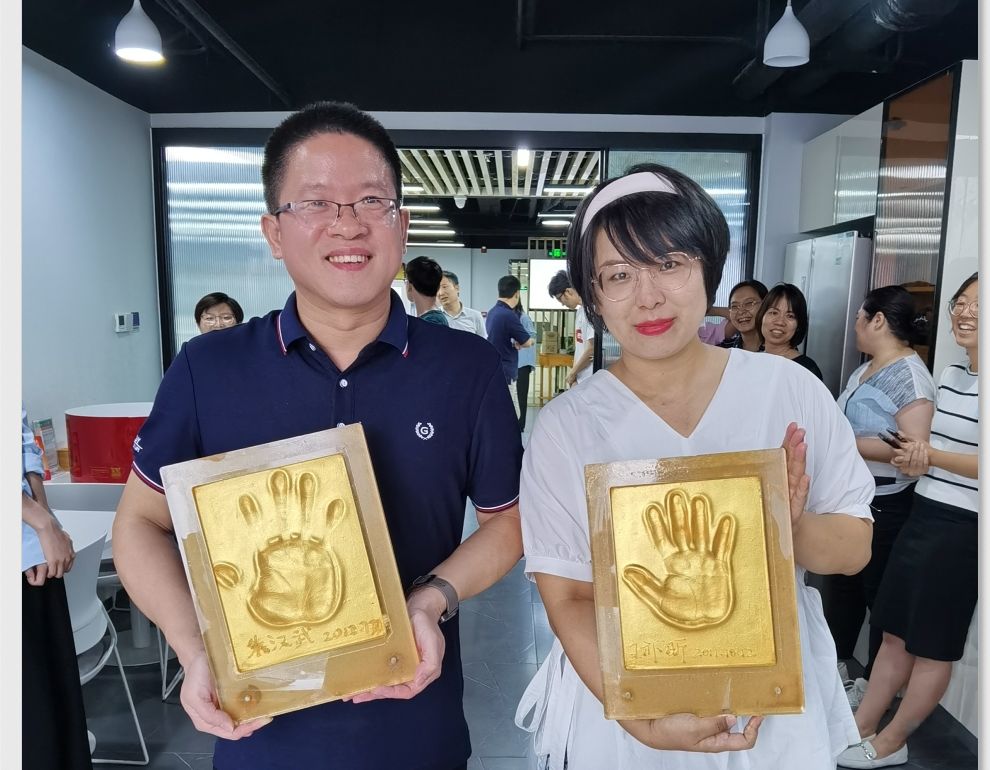 【星耀征途】祝賀王亦昕、朱漢武同志(zhì)入司十周年(nián)