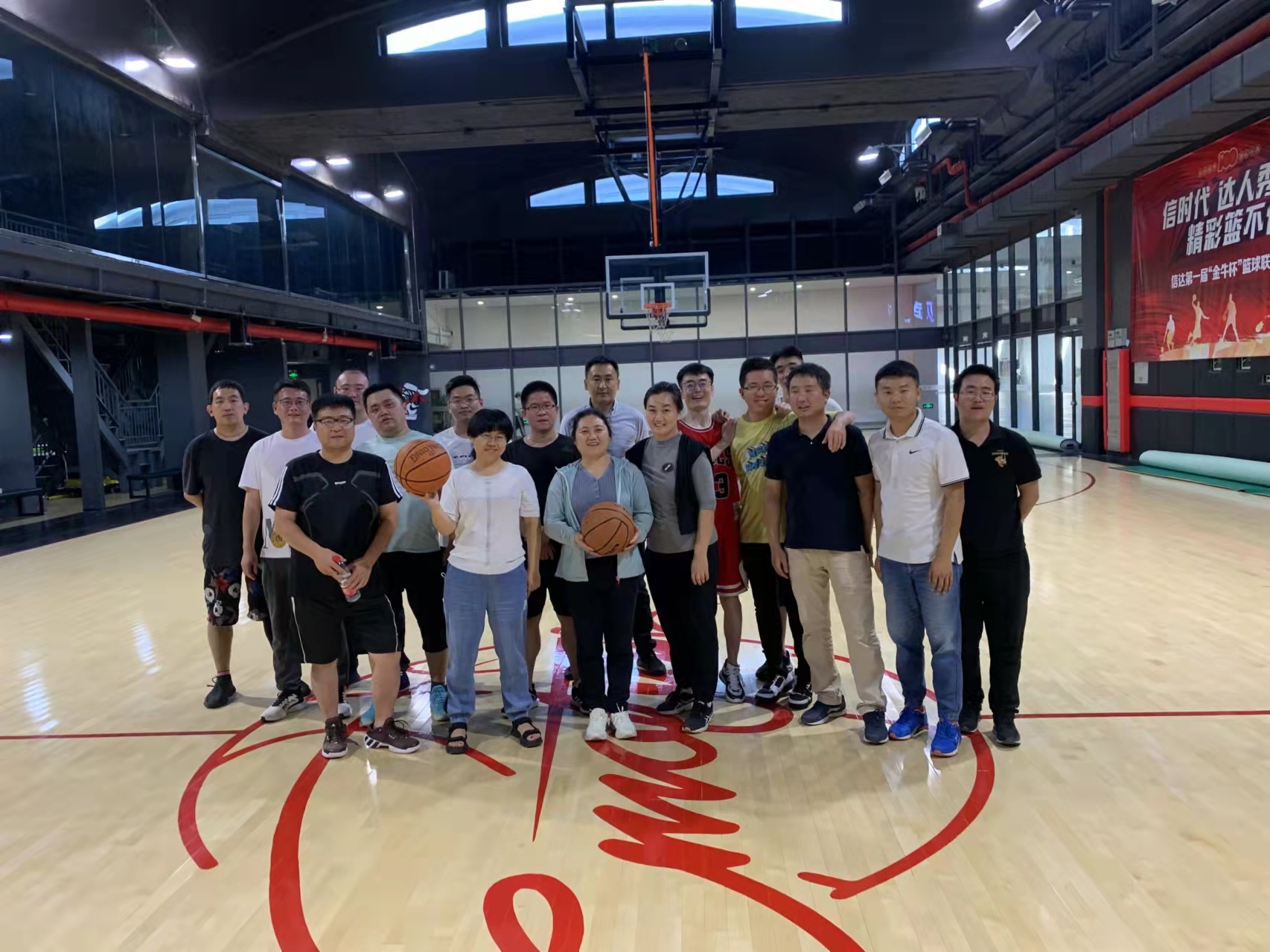 計(jì)鵬工(gōng)會(huì)2021年(nián)“挑戰地(dì)心引力，引爆籃球魅力”帥男(nán)節籃球比賽活動圓滿舉行(xíng)