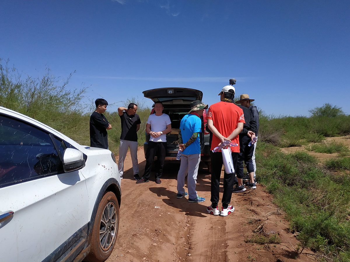 我司技(jì)術(shù)人(rén)員(yuán)前往陝西(xī)省榆林(lín)市(shì)榆陽區(qū)開(kāi)展線路(lù)現(xiàn)場(chǎng)踏勘複核及設計(jì)工(gōng)作(zuò)